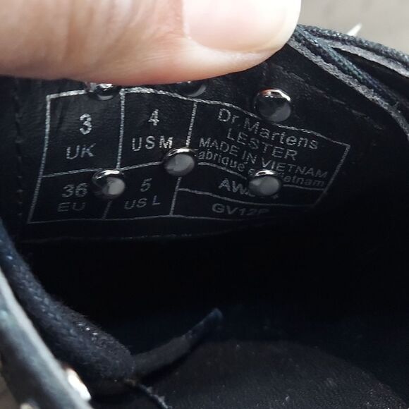 Dr. Martens Lester Black Coated Studs Spikes Shoes Sz 5 - Picture 13 of 13